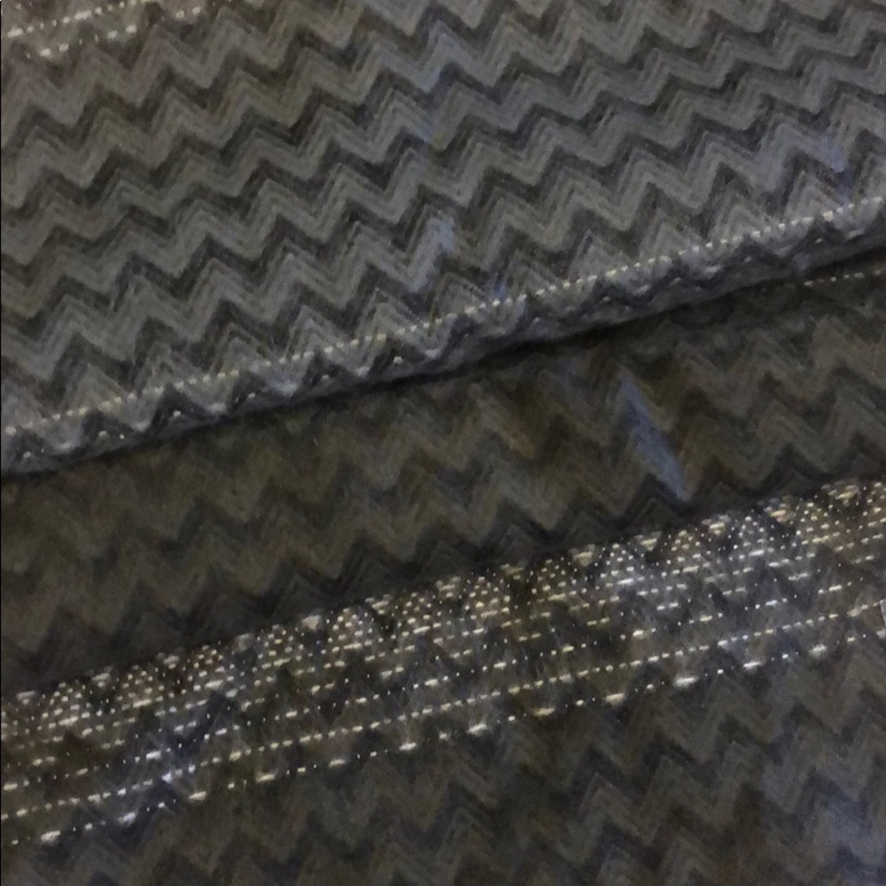 Patterned scarf - Picture 2 of 2